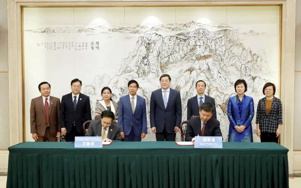 好博環(huán)境向老撾萬象捐贈7臺環(huán)衛(wèi)裝備，助力“一帶一路”建設